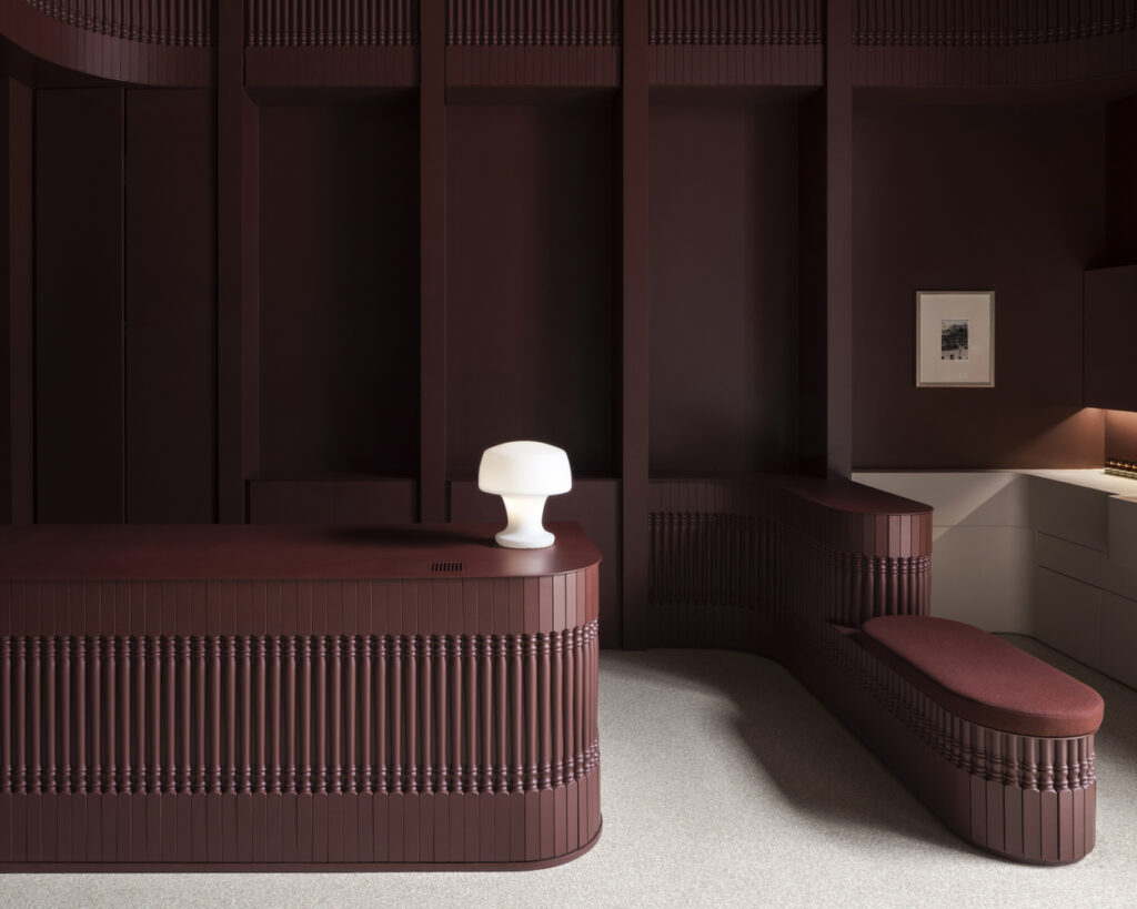 2026 renk trendleri tonal derinlik ve mekansal sakinlik iç mekan örneği