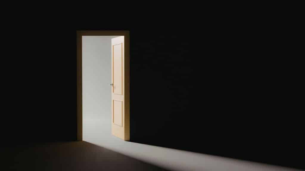 Ordu lake kapı çözümlerinde yüzey kalitesi, ışık yansıması ve mekansal sessizlik etkisi