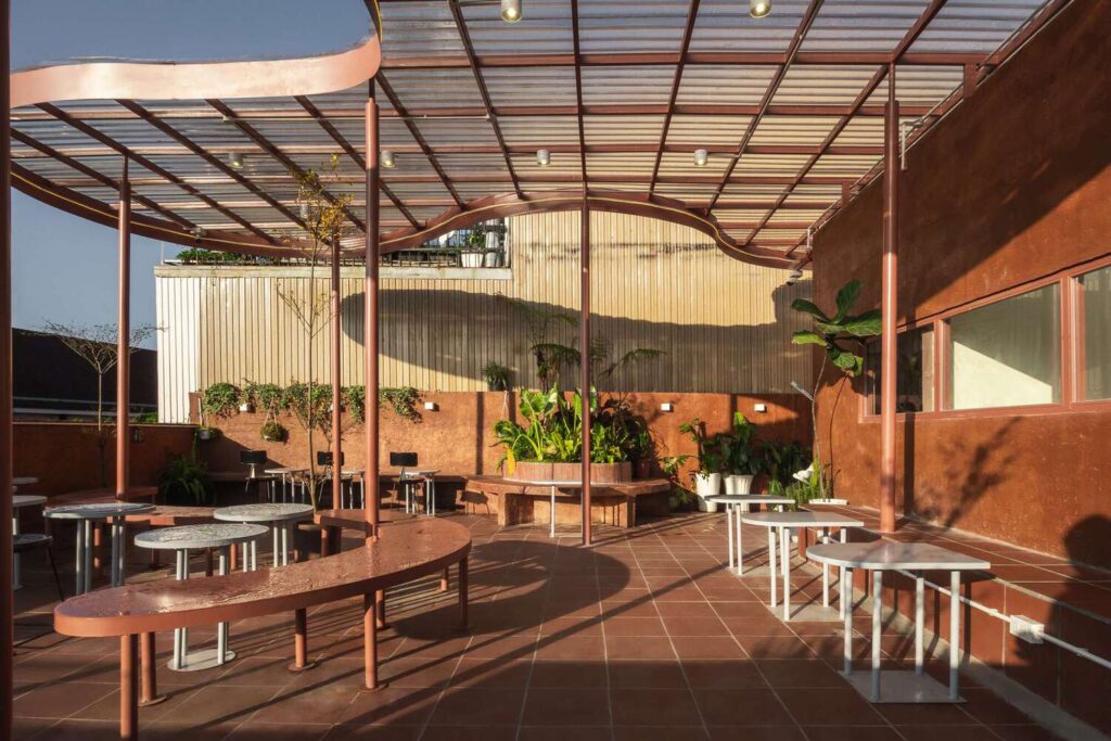 Hong Tra Hoa Binh Cafe, Vietnam – mevcut yapının dönüşümü ve ağırlama mimarisi